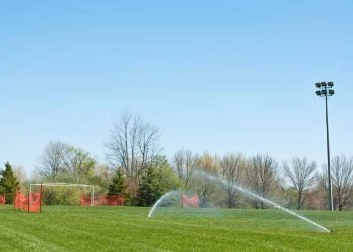 How Can Hunter Golf Irrigation Controllers Optimize Water Usage?